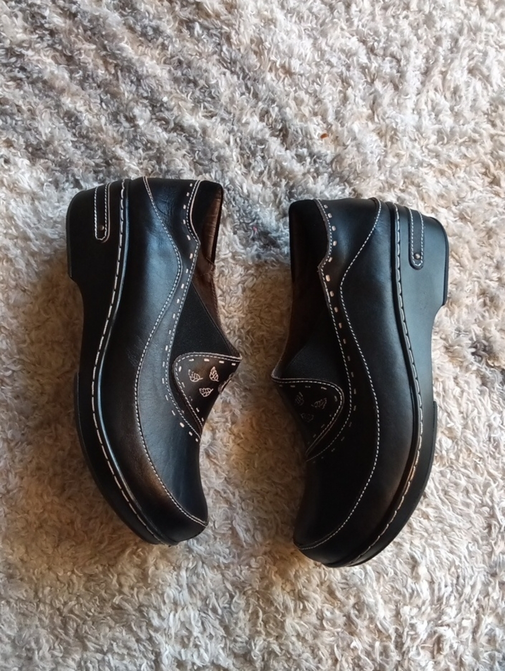 L'Artiste Spring Step Black Slip-On Floral Stitch Comfort Loafers - Picture 13 of 13